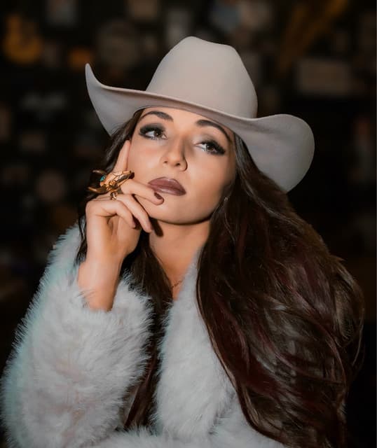Payton Howie artist profile