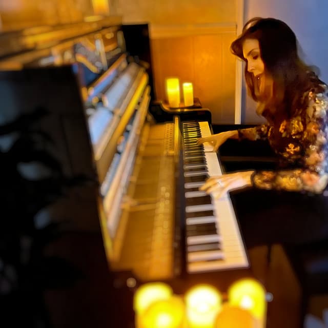 Laura Sullivan artist profile image