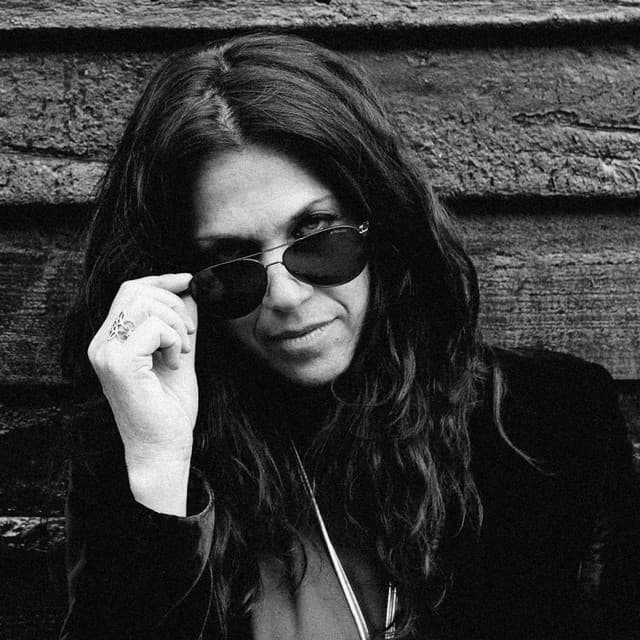 Sari Schorr artist profile