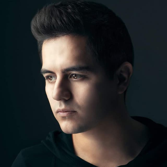 Oscar Troya artist profile image