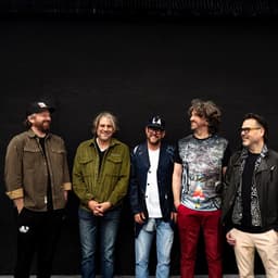 Embrace's artist profile image