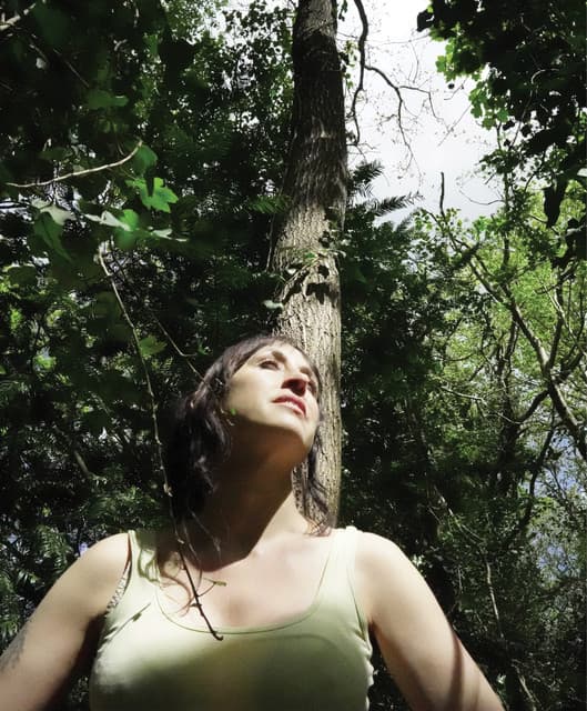 Hannah White artist profile