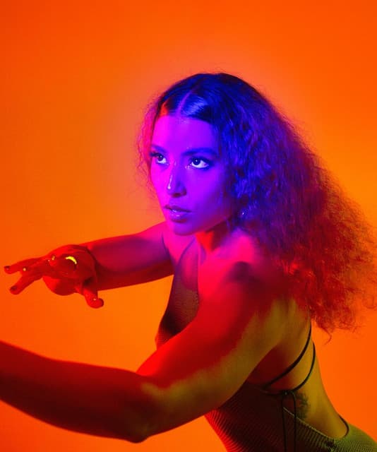 Letón Pé artist profile image