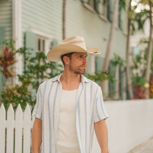 Dustin Lynch's artist profile image