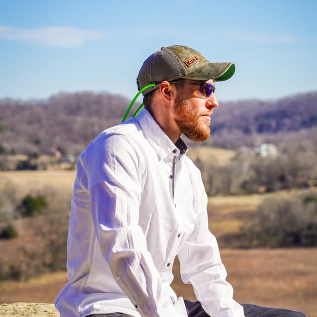 Taylor Ray Holbrook artist profile image