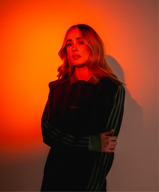 Paige Tomlinson artist profile
