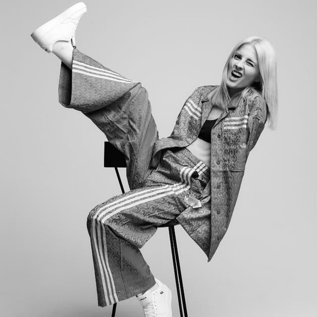 Emily Burns artist profile image
