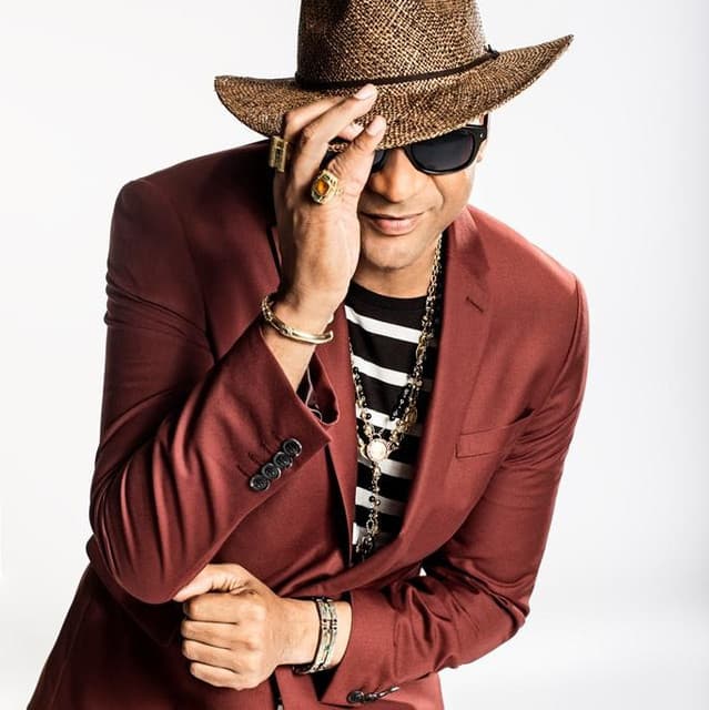 Descemer Bueno artist profile image
