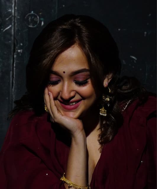Monali Thakur artist profile image