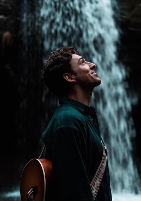 Taylor Henderson artist profile image