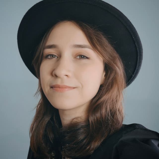 Elle Cordova artist profile image