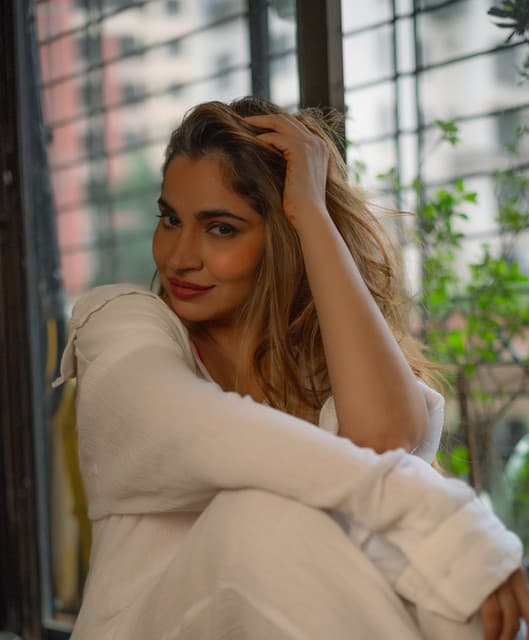 Shruti Pathak artist profile image