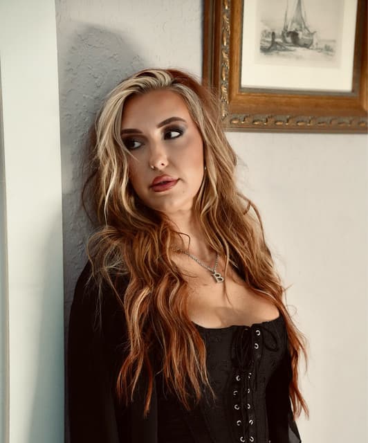 Savannah Dexter artist profile image