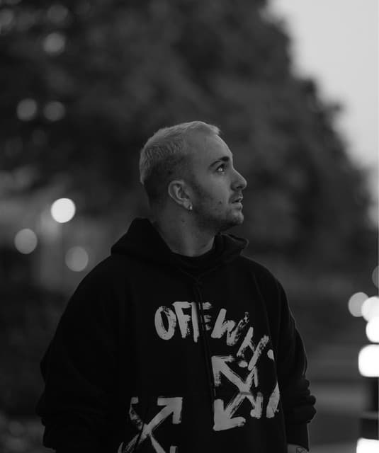zzoilo artist profile image