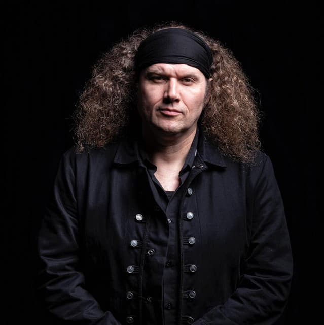 Julian Sas artist profile image