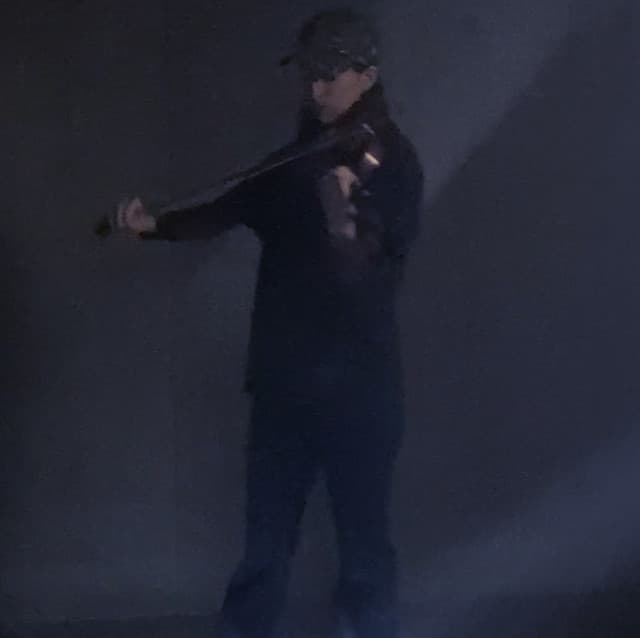 Elori Saxl's artist profile image