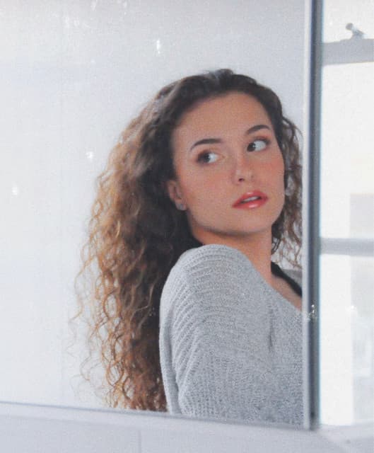 Isabella Kensington artist profile image