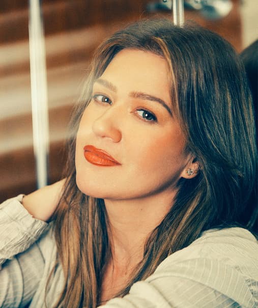 Kelly Clarkson artist profile image