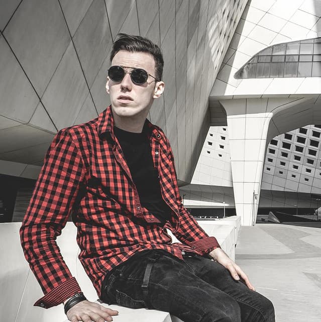 Tom Swoon profile