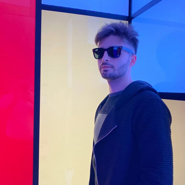Sandëro artist profile image