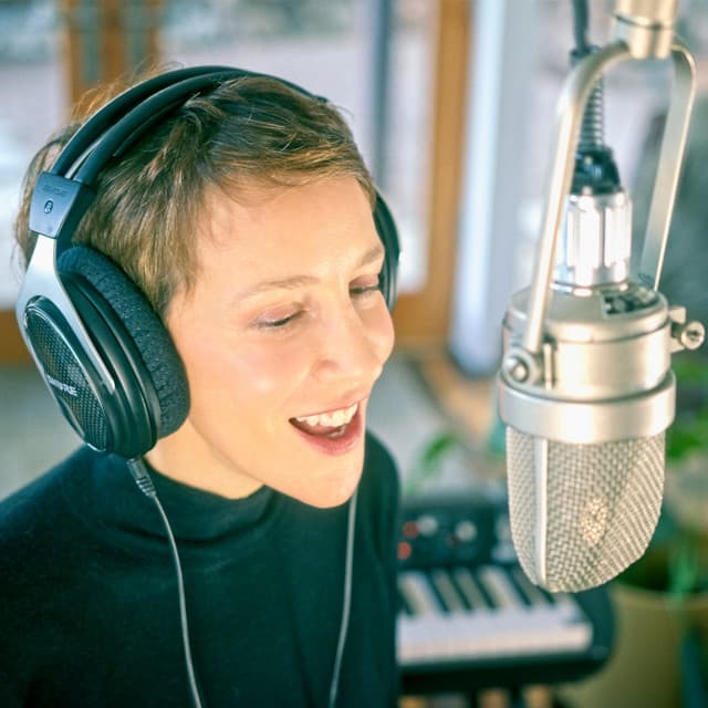 Stacey Kent artist profile image