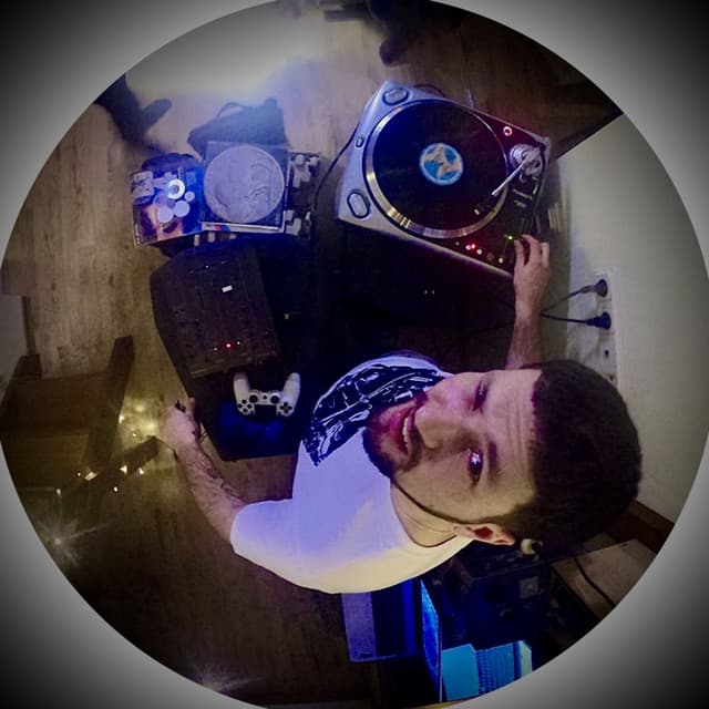 maxmaRä artist profile image