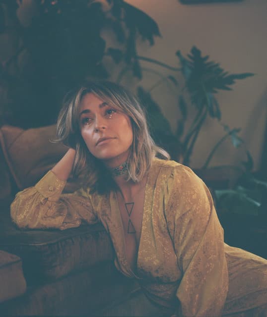 Lindsay Lou's artist profile image