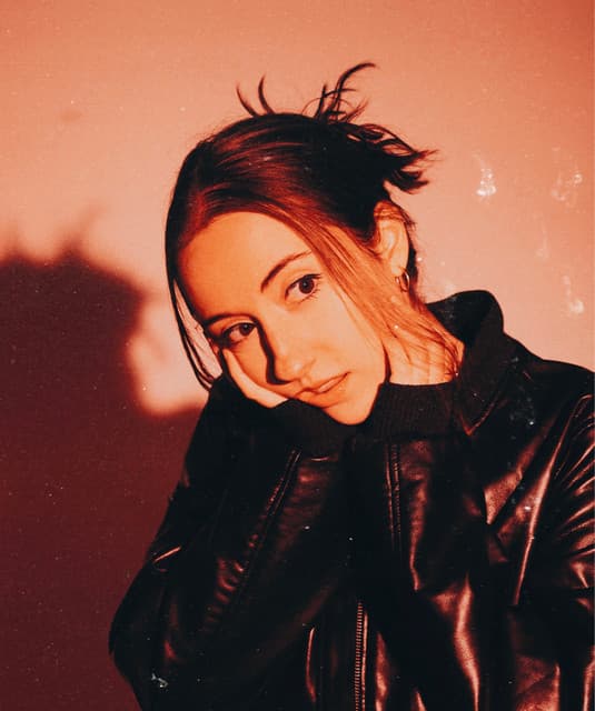 Maddy Hicks artist profile image