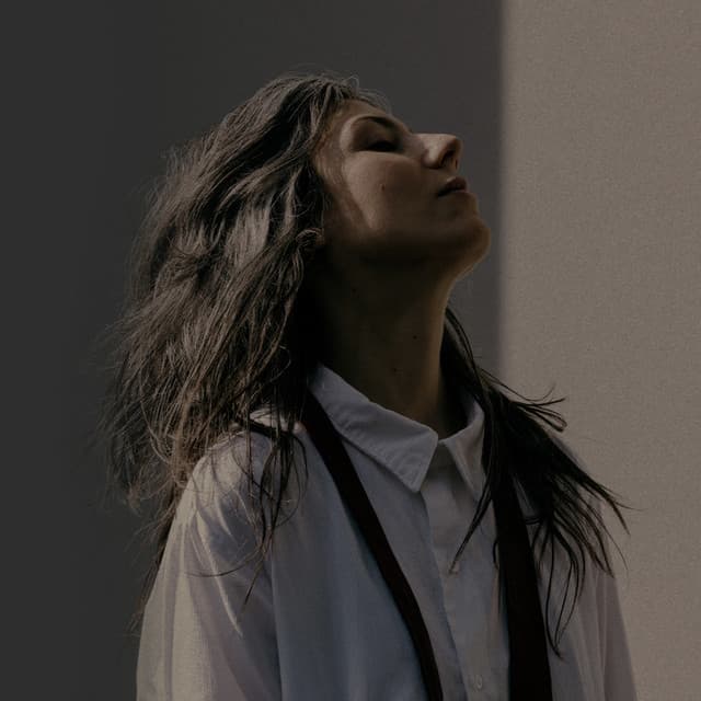 Julia Holter artist profile image