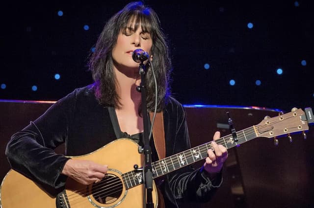 Karla Bonoff's artist profile image