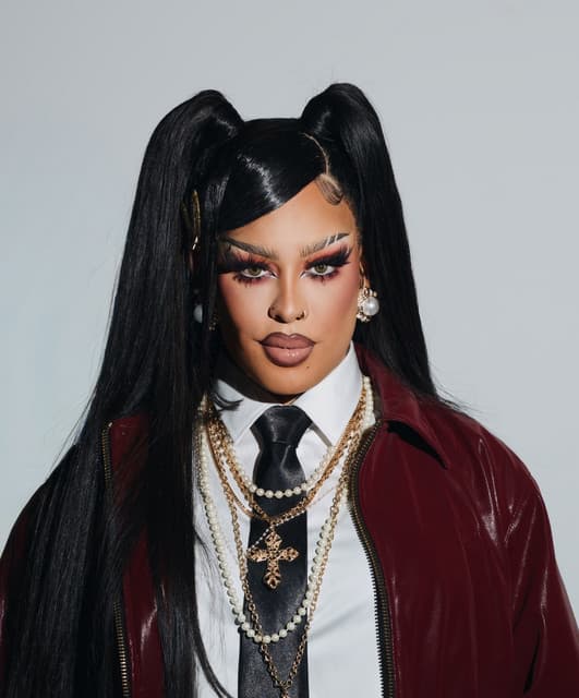 Gloria Groove profile