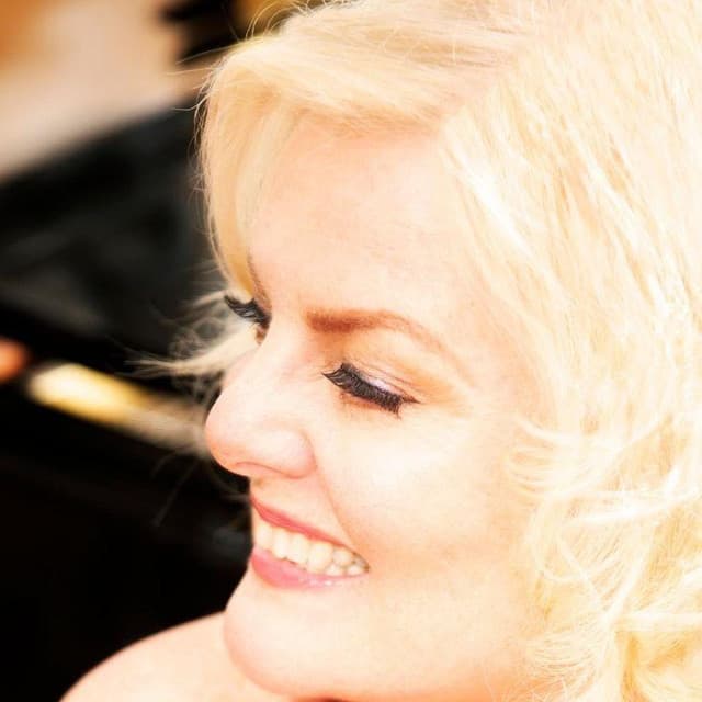 Carol Welsman artist profile image