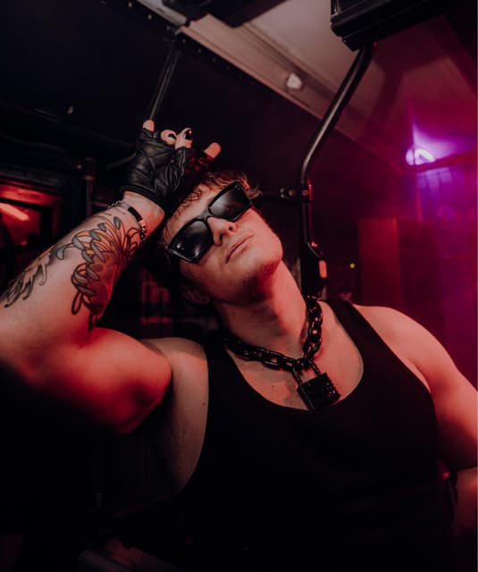 Nic Johnston artist profile image