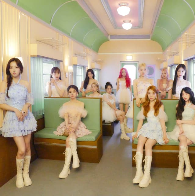 LOONA's artist profile image