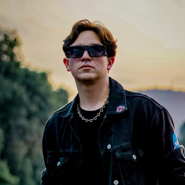 Jez Summers artist profile image