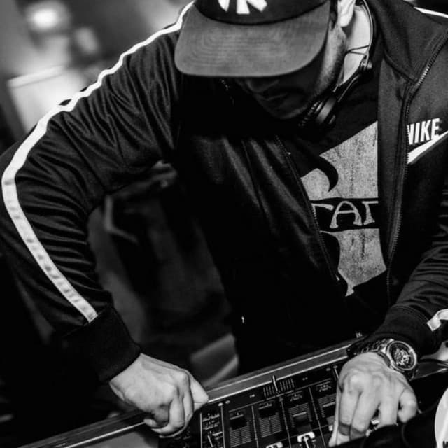 Sean Murray artist profile image