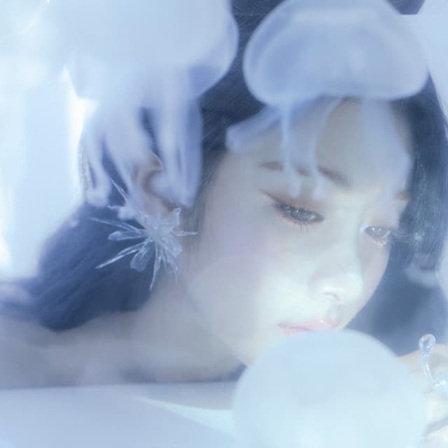 HUH YUNJIN artist profile image