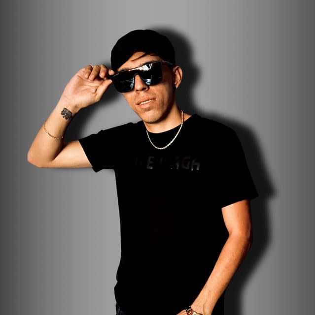 Karlos Hernandez artist profile image