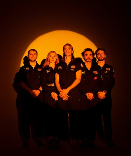 HAPPY LANDING artist profile image