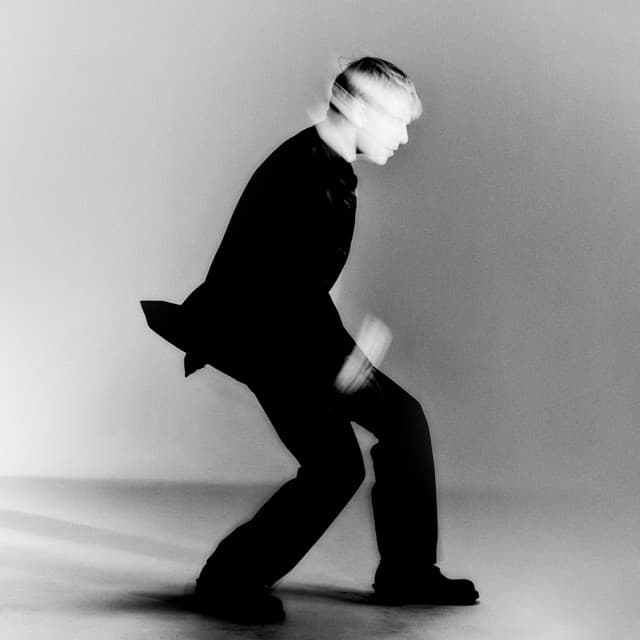 Tom Odell's artist profile image