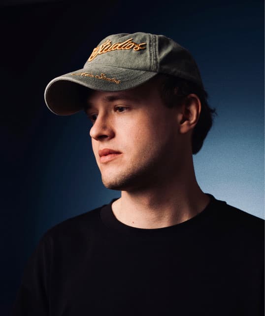 Marten Lou profile