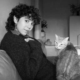 Olive Klug's artist profile image
