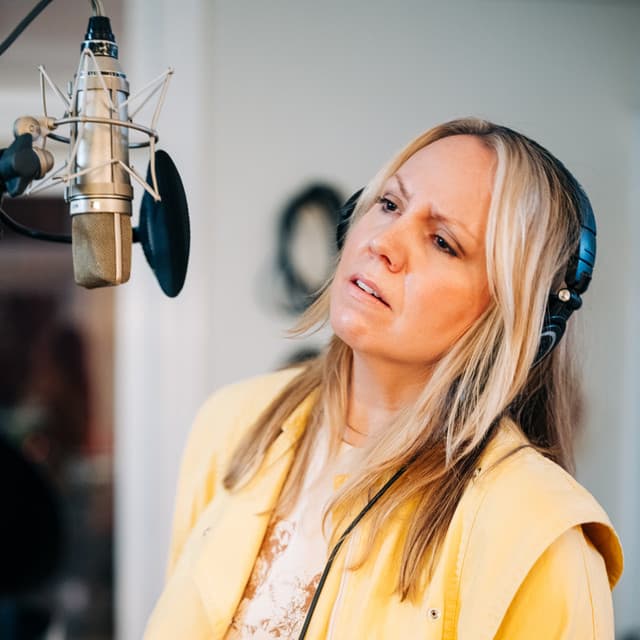 Mary Bragg artist profile image