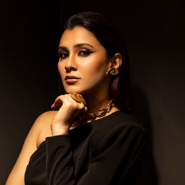 Aastha Gill profile