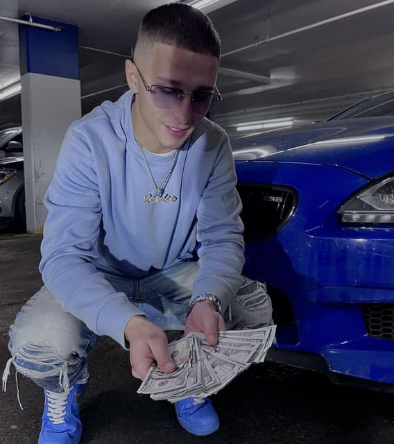 T Deniro artist profile image