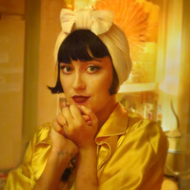 Hailey Tuck artist profile image