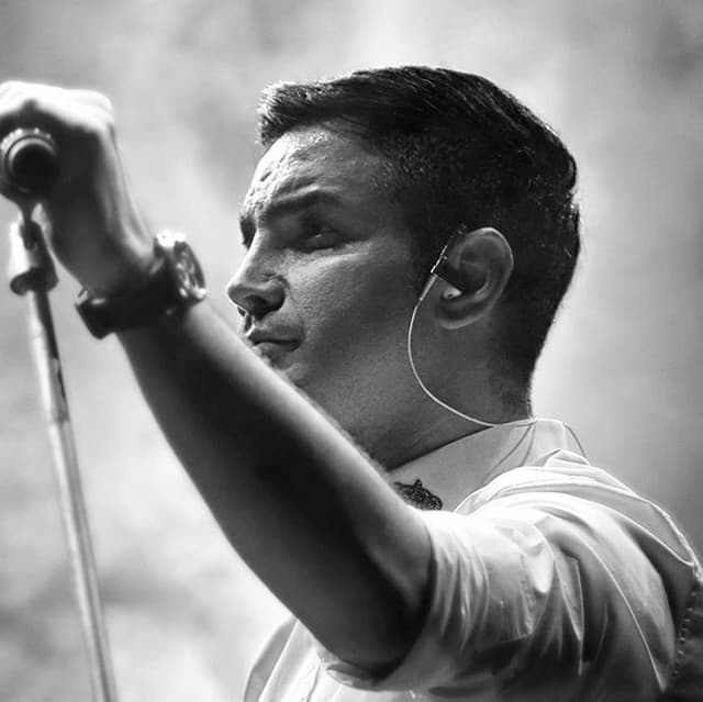 Mohsen Yeganeh artist profile image