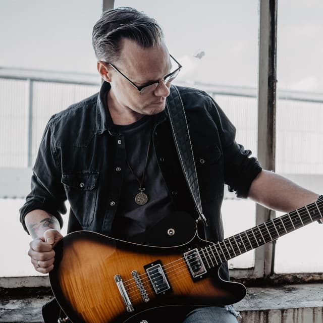 Tobi Born artist profile image