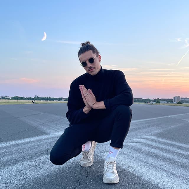 Chris Luno artist profile image