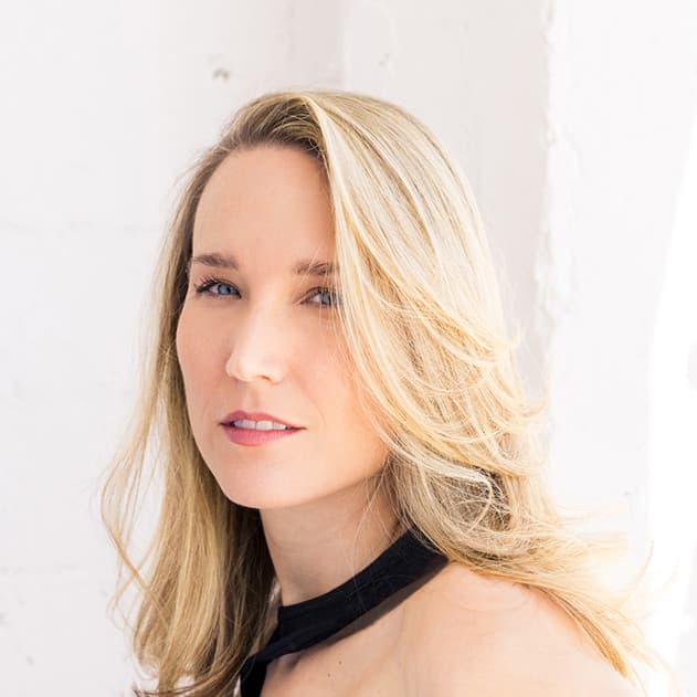 Sarah McKenzie artist profile image